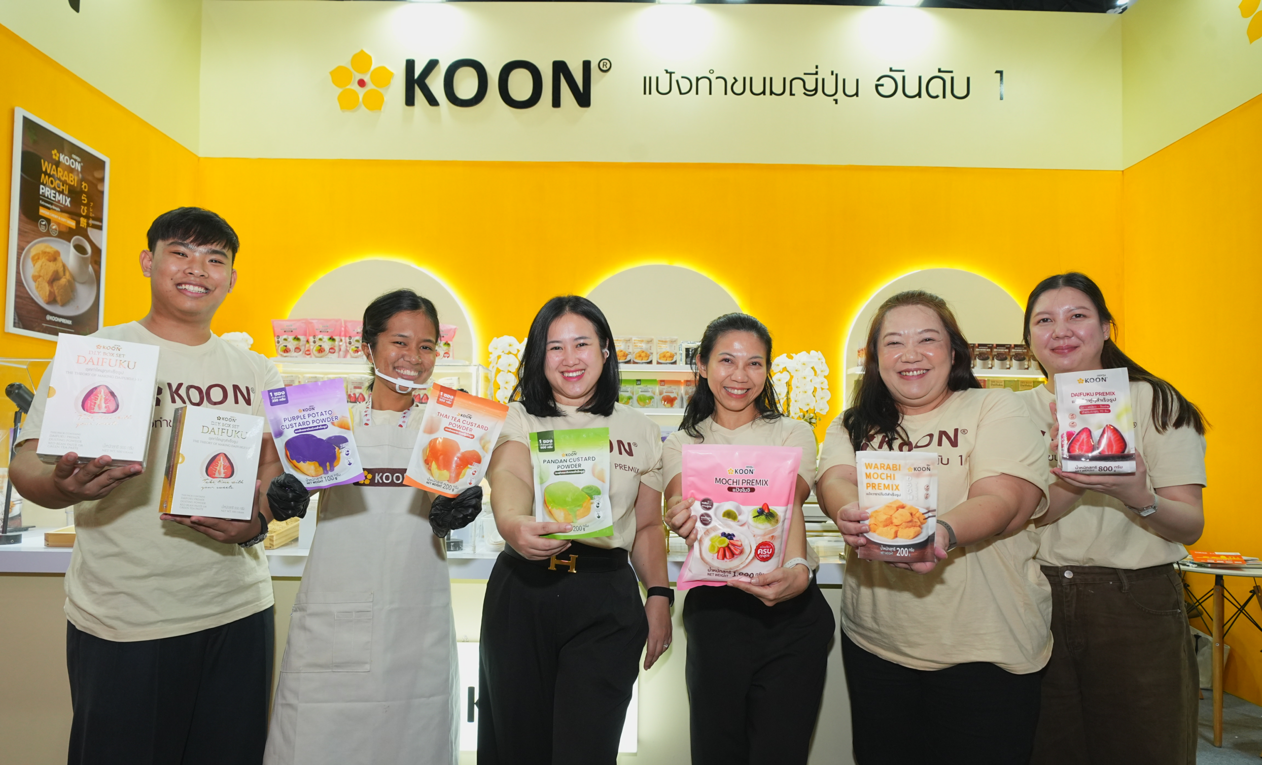 “ราวด์ เฮดส์” ในกลุ่มพูลผล เปิดตัว “แป้งโมจิ” ควบคู่ “ผงสังขยาสำเร็จรูป” 3 รสชาติ ชูจุดเด่นทำง่ายเพียงเติมน้ำร้อน ตอบโจทย์คนเมืองในงาน THAIFEX – ANUGA ASIA 2026“ราวด์ เฮดส์” ภายใต้กลุ่มพูลผล ชูไฮไลต์นวัตกรรมสินค้า เปิดตัว “แป้งโมจิ” สูตรใหม่ร่วมงาน THAIFEX – ANUGA ASIA 2026 อิมแพ็ค เมืองทองธานี 26–30 พ.ค. นี้
